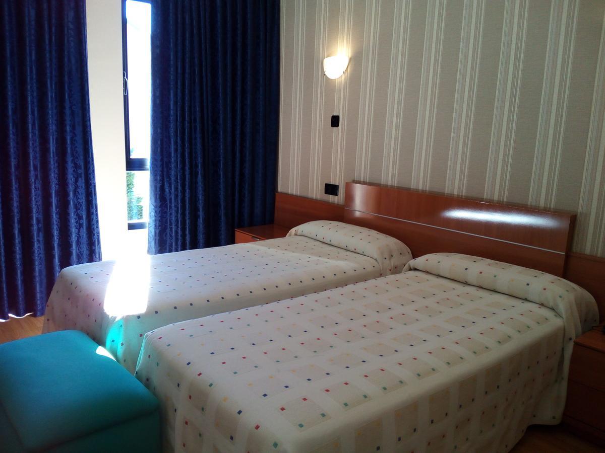 Motel Acropolis Кампонарая Экстерьер фото