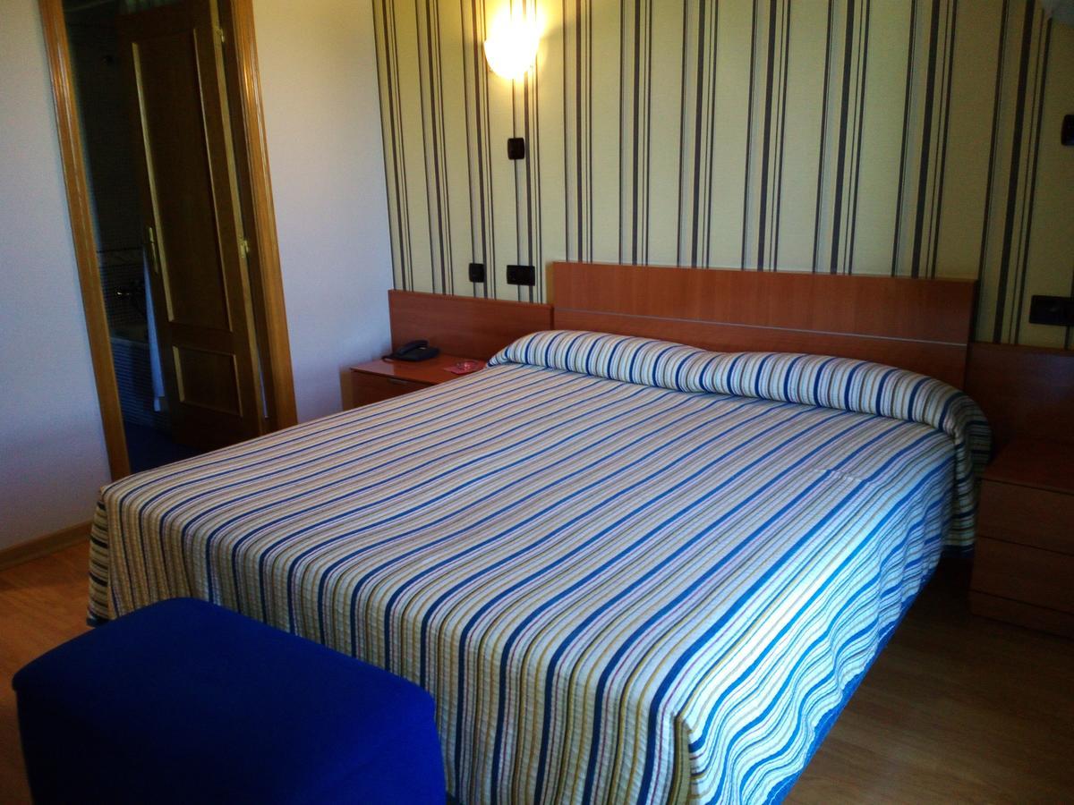 Motel Acropolis Кампонарая Экстерьер фото
